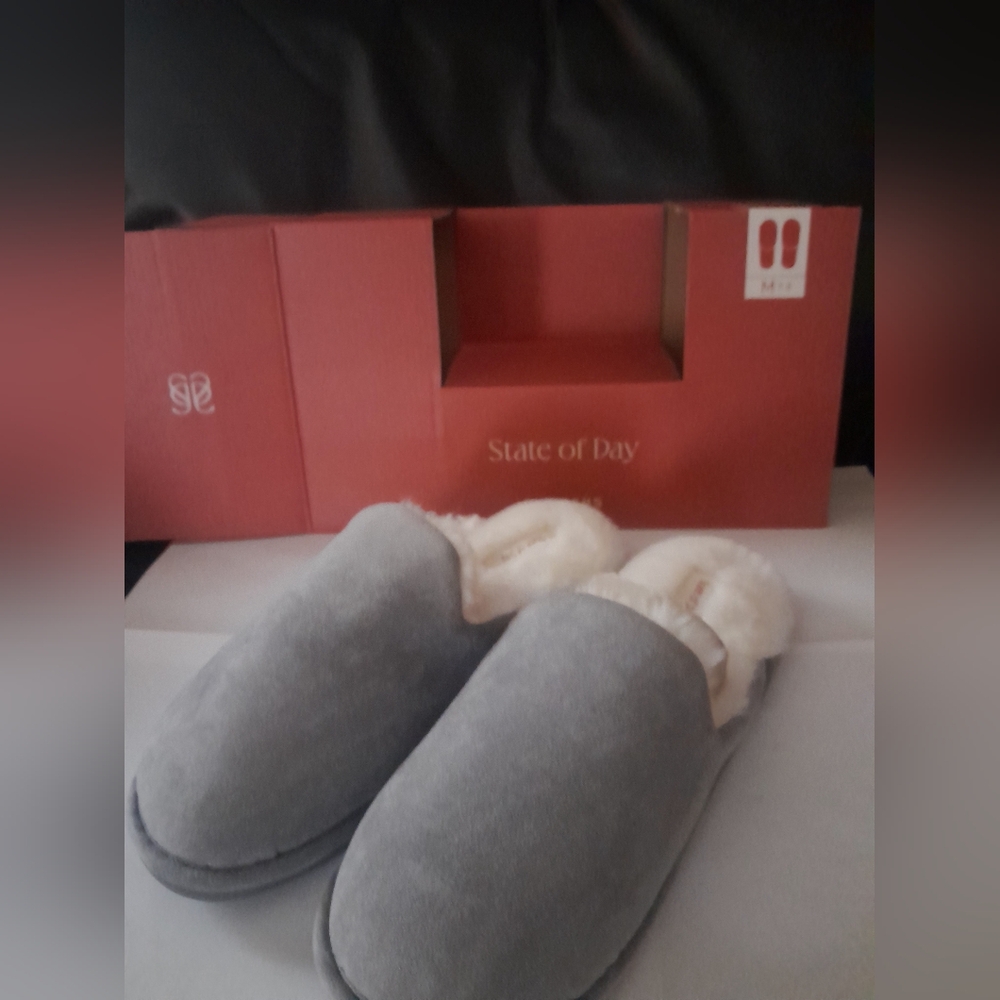 New In Box Woman Faux-Suede Slippers With Tags Color-Chiseled Stone(Gray) 7/8